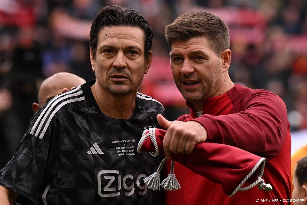 Oud-spelers Ajax verliezen in benefiet met 4-2 van Liverpool