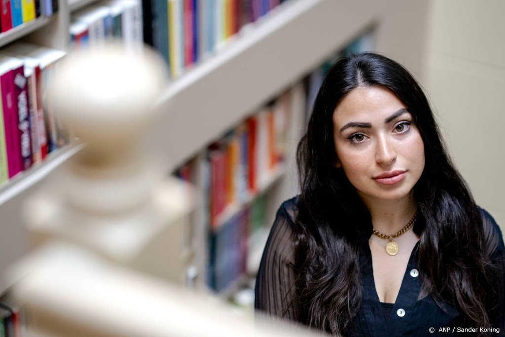 Jongen (15) in België vast voor bedreigen schrijfster Lale Gül