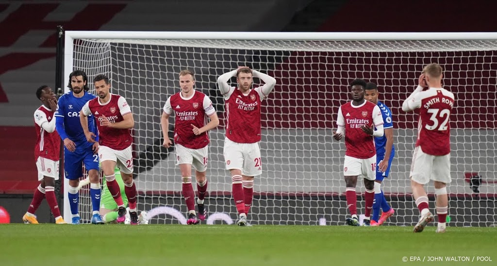 Everton wint bij Arsenal na blunder doelman Leno