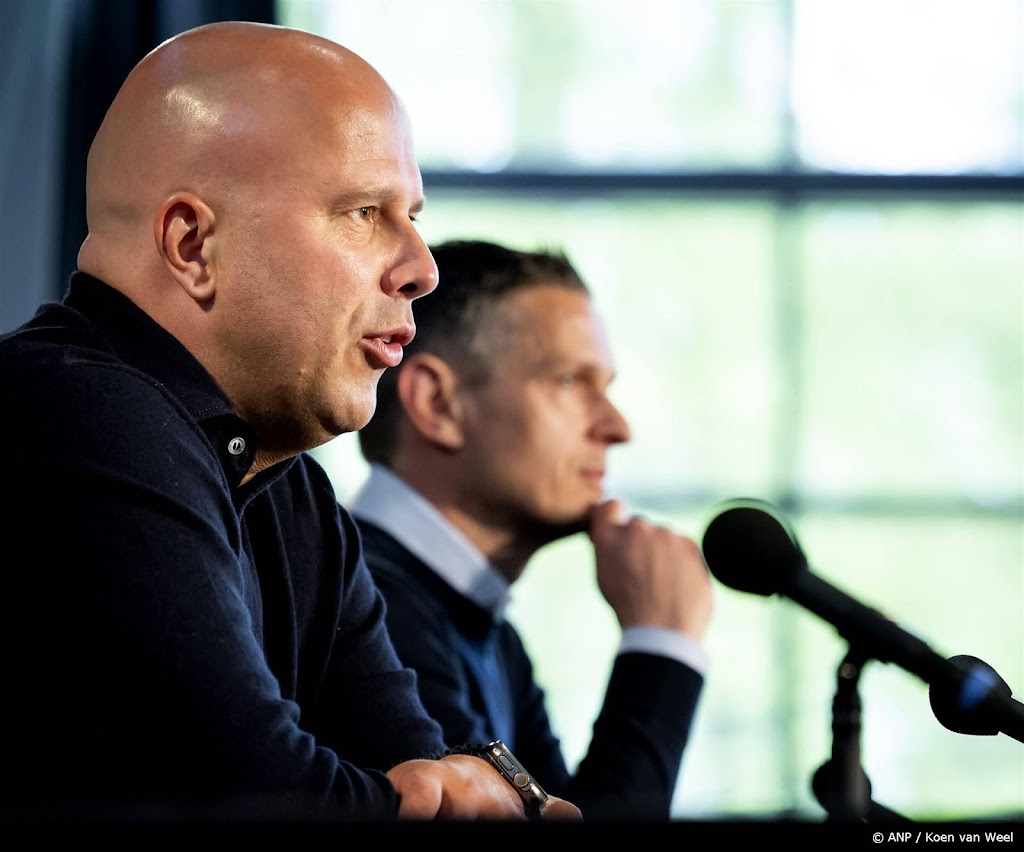 Engelse media: trainer Slot topkandidaat voor Liverpool