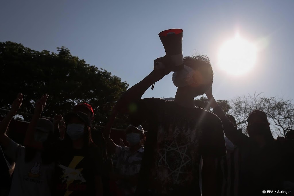 Opstandelingen Myanmar nemen politiebureau in en doden militairen