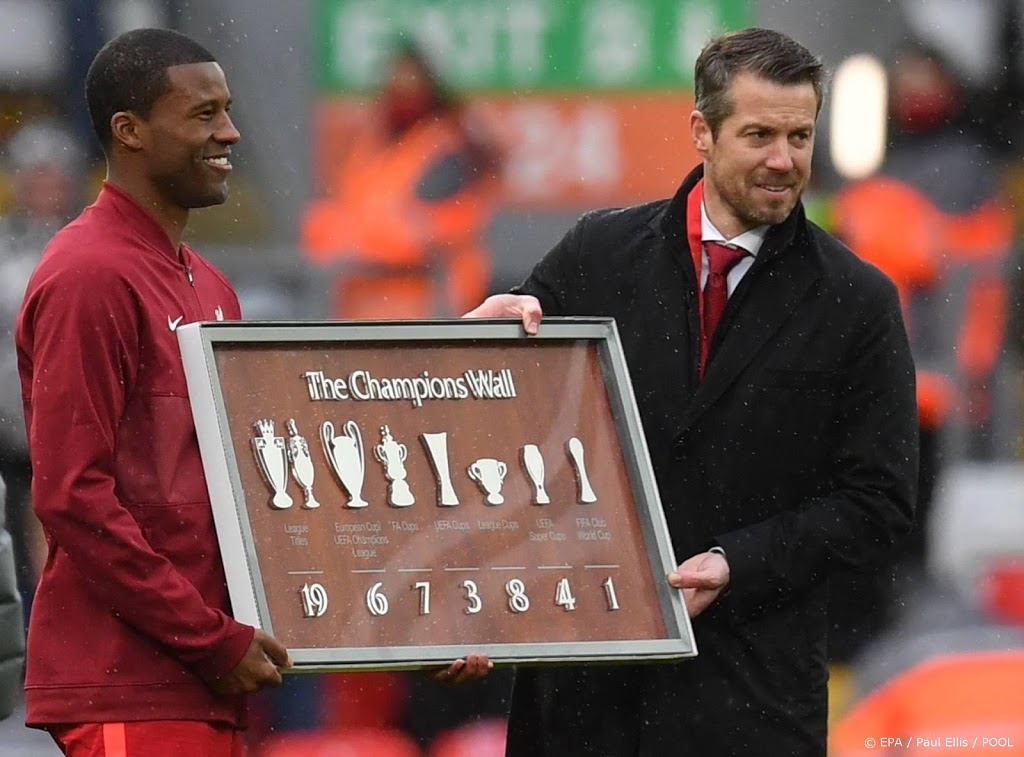Wijnaldum vertrekt door erehaag bij Liverpool