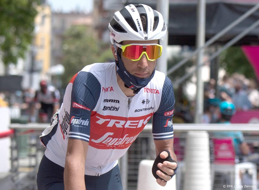 Wielrenner Nibali laat ribben onderzoeken na val in Giro