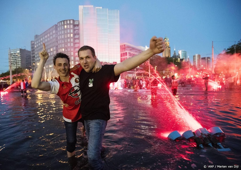 Hofpleinfontein toch vol met water voor Feyenoordsupporters