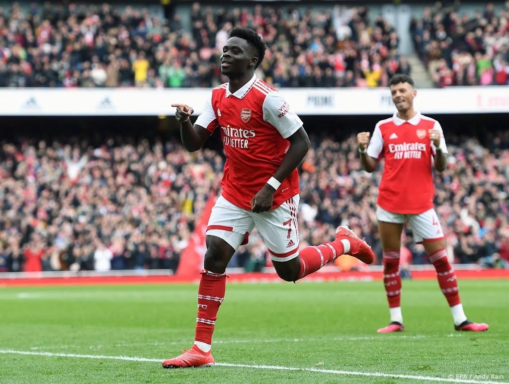 Aanvaller Saka tekent nieuw contract bij Arsenal