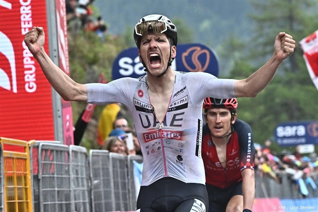 Almeida geniet van eerste ritzege in grote wielerronde