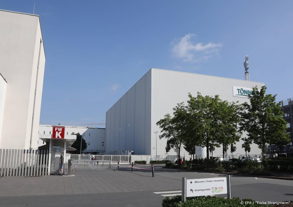 Regionale lockdown na virusuitbraak Duits slachthuis (3)