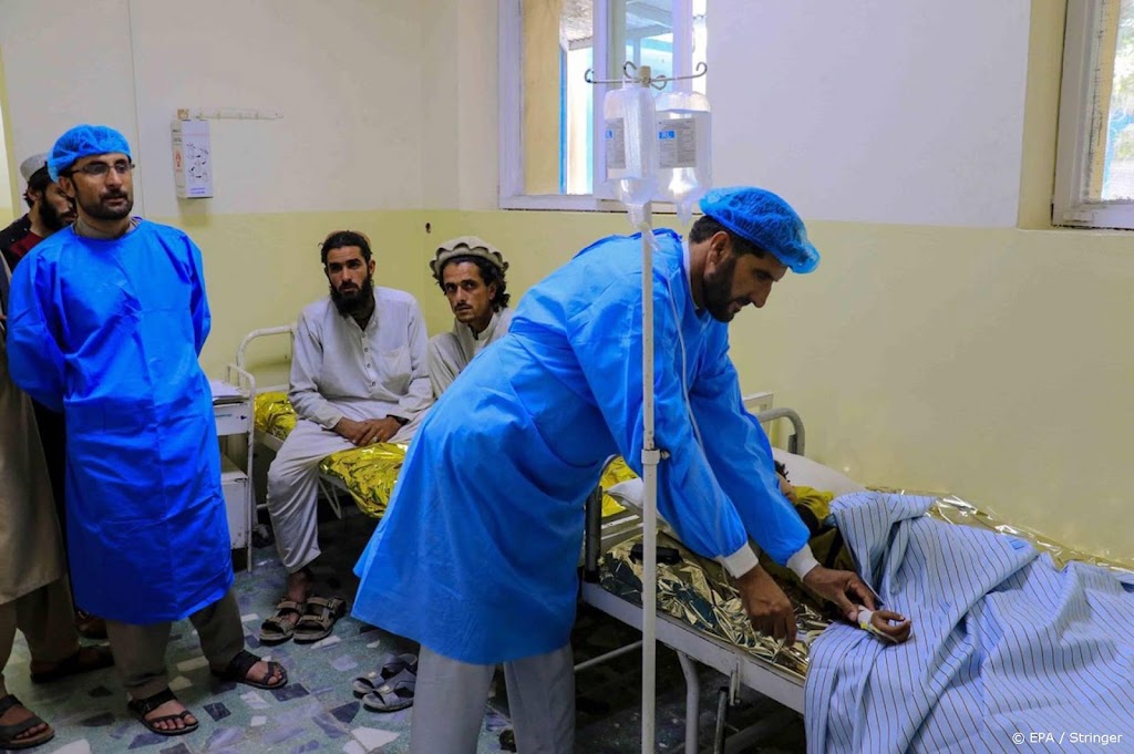 Reddingswerkers zoeken overlevenden na aardbeving Afghanistan