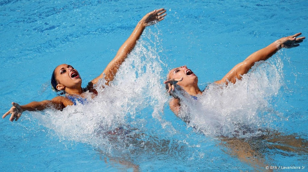 Coach redt bewusteloze synchroonzwemster op WK