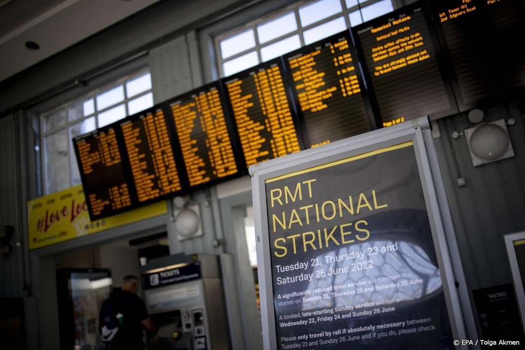 Staking legt Britse spoor plat, vakbond zinspeelt op meer acties