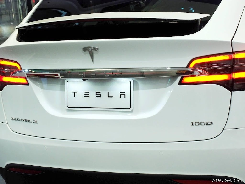 Tesla's geweerd van Berlijnse politieterreinen om de camera's