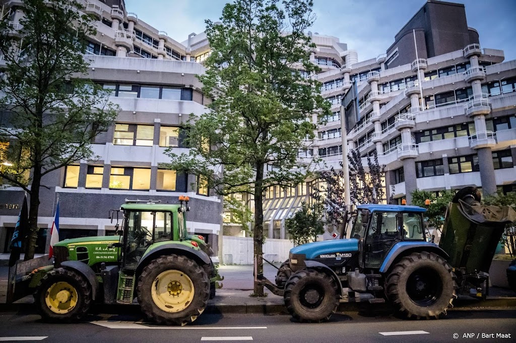 Emotionele boeren spreken Kamerleden in pauze stikstofdebat