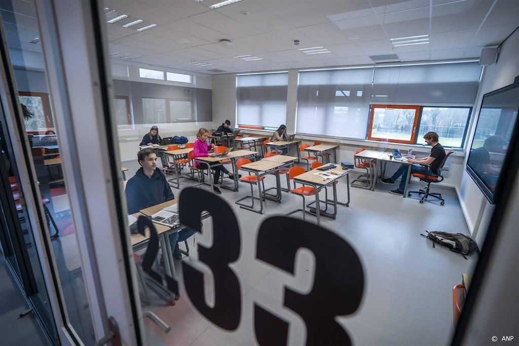 Schoolbesturen VO Brabant huren geen docenten meer in
