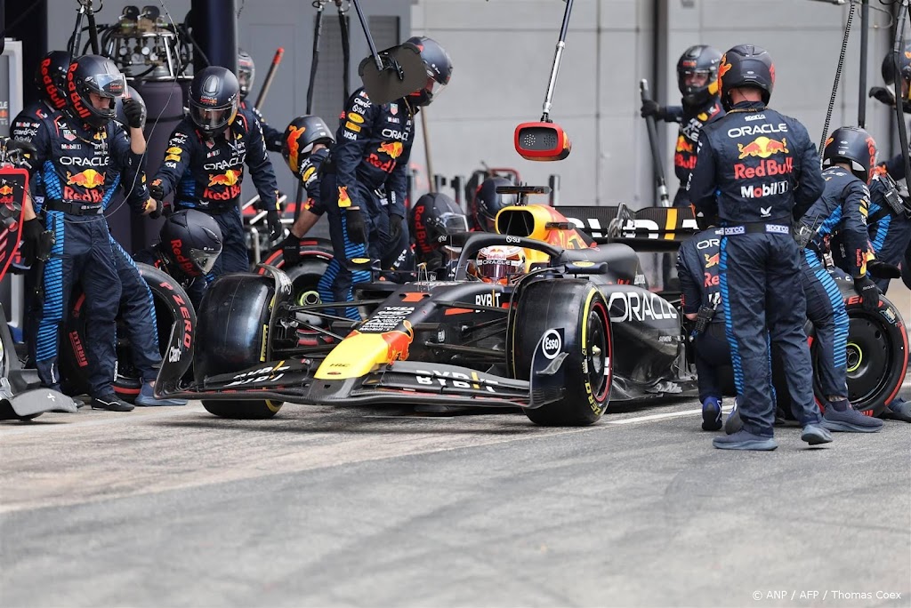 Verstappen blijft Norris nipt voor en wint opnieuw GP van Spanje