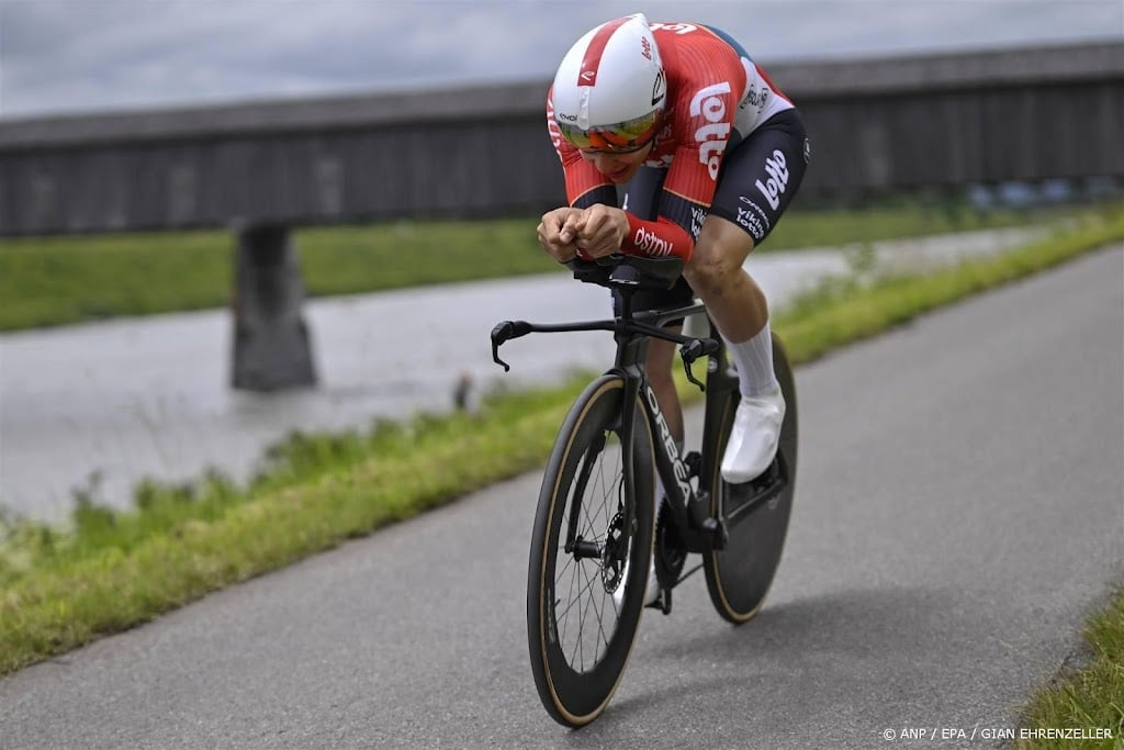 De Lie sprint naar zijn eerste Belgische wielertitel op de weg