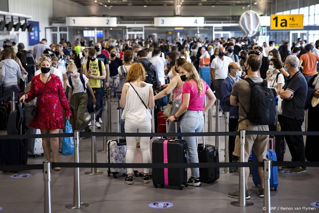 Vakantiedrukte terug op Schiphol, maar nog niet op oude niveau