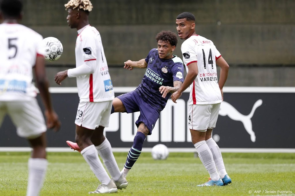 Antonisse tekent nieuw contract bij PSV