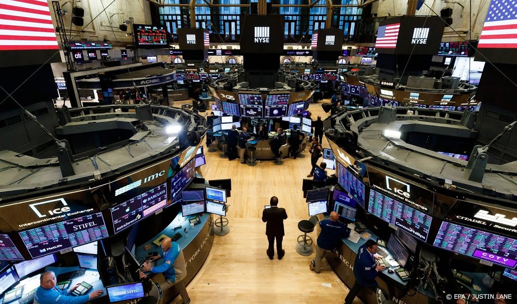 Wall Street sluit in mineur, Nike valt positief op