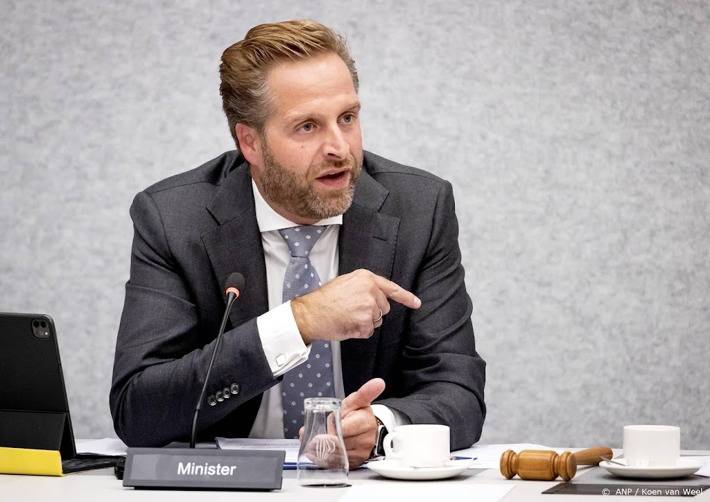 Minister De Jonge wil minder migranten in Nederland