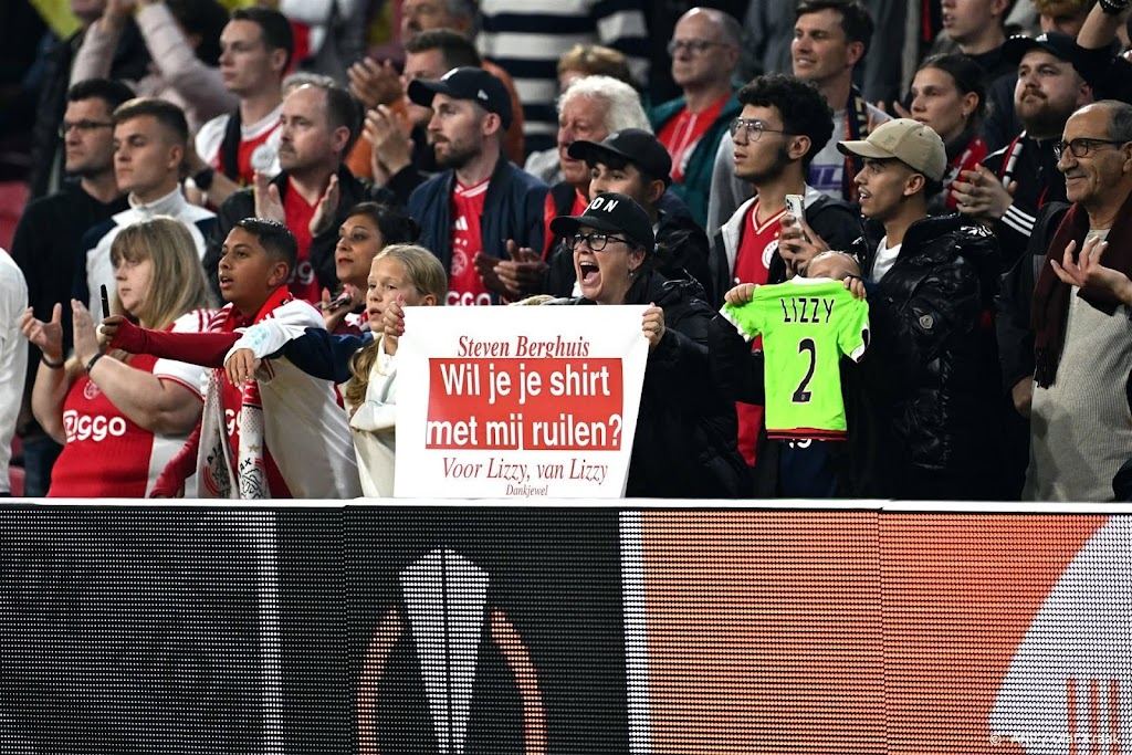 Veel steun van fans bij laatste training Ajax voor Klassieker