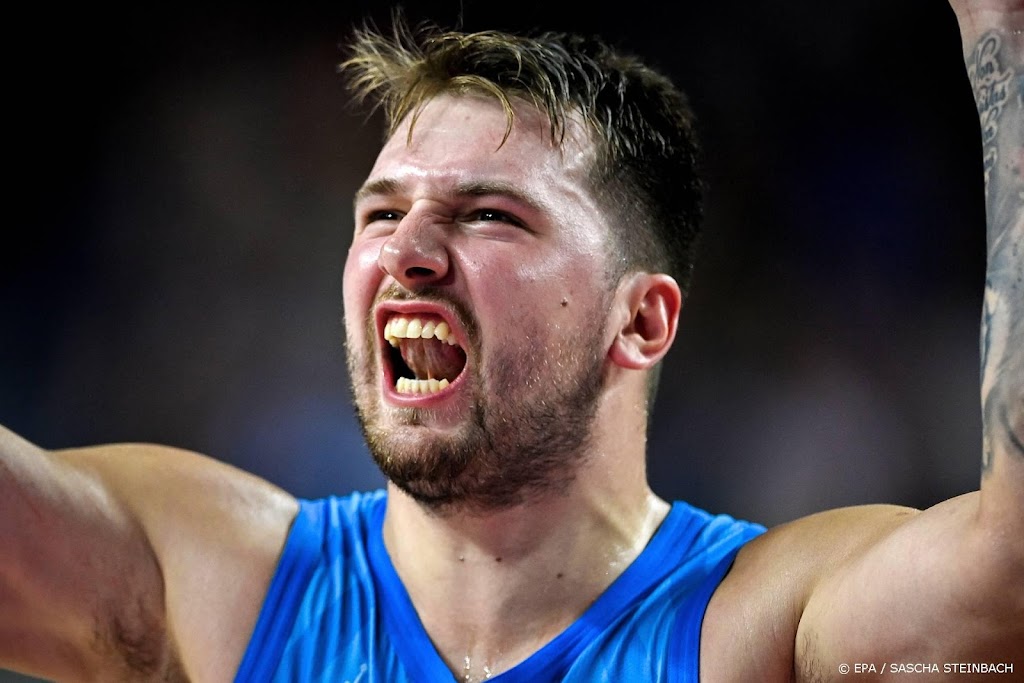 Doncic helpt basketballers Dallas aan ruime zege op Memphis