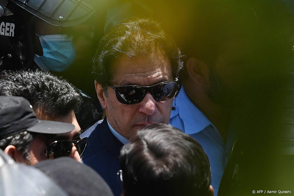 Oud-premier Imran Khan aangeklaagd voor openbaar maken documenten
