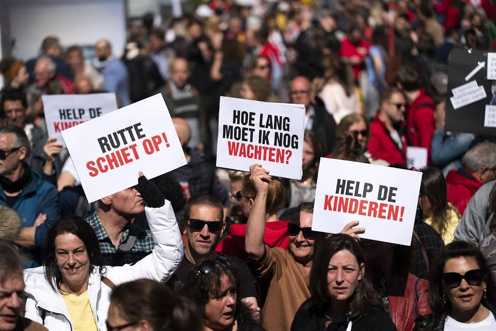Overheid betaalt problematische schuld kinderen toeslagenouders