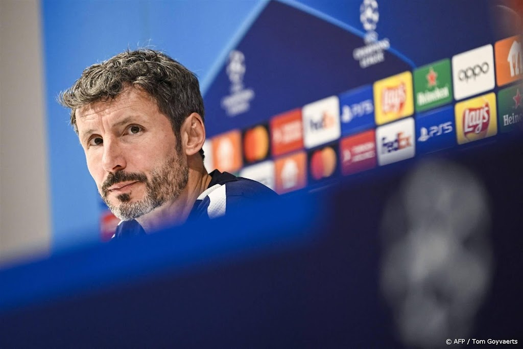 Antwerp-coach Van Bommel hoeft geen duel te missen na rode kaart