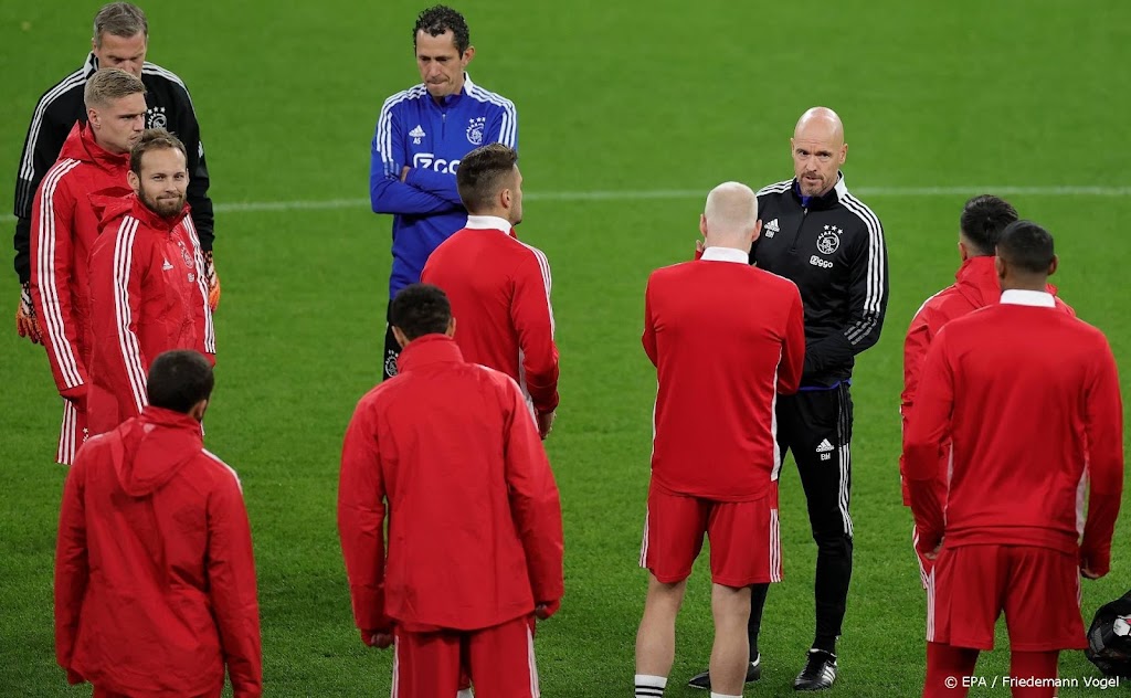 Ajax-trainer Ten Hag neemt 22 spelers mee naar uitduel Besiktas