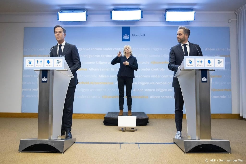 Kabinet bespreekt mogelijk vervroegen coronapersconferentie