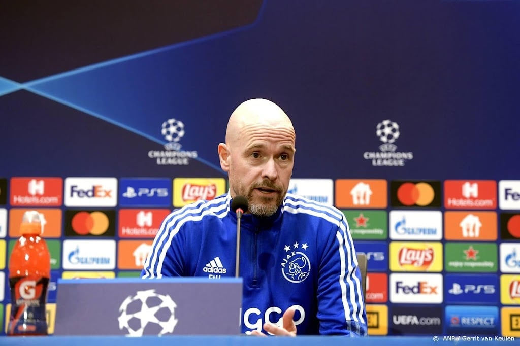 Ajax-coach Ten Hag: geen andere benadering, wel ander elftal