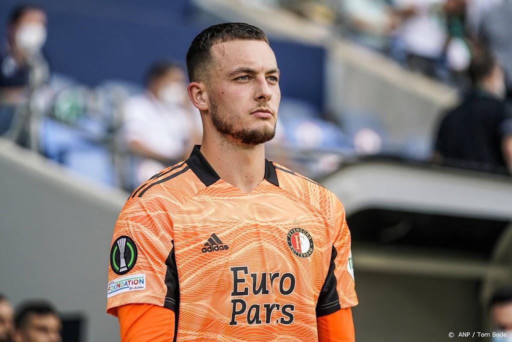 Feyenoord zonder keeper Bijlow naar Praag na positieve coronatest