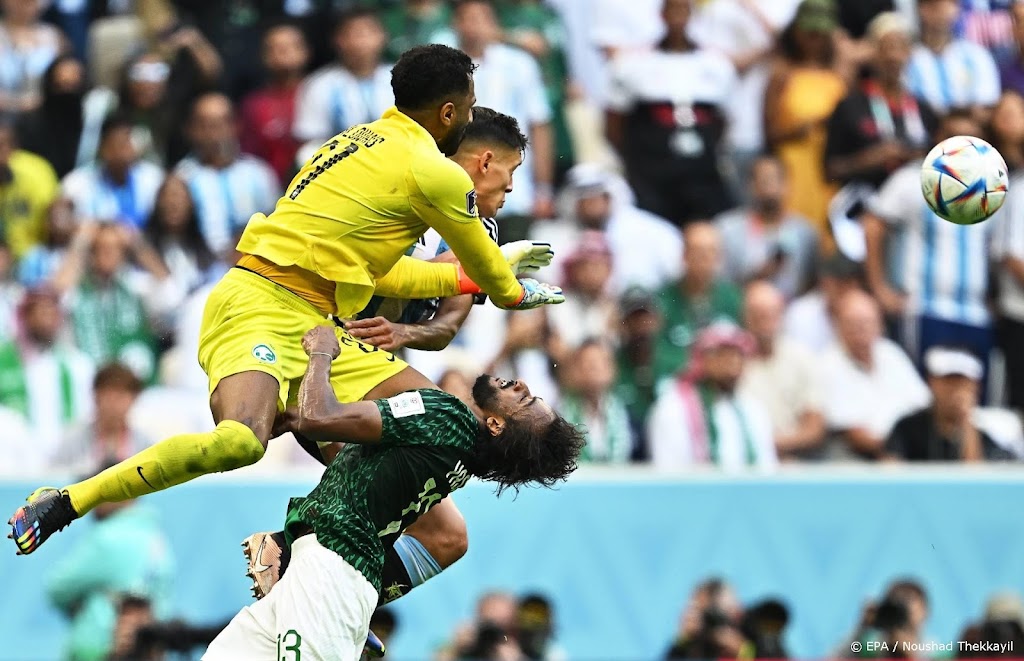 Saudische speler naar ziekenhuis na botsing in duel met Argentinië