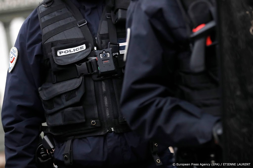 Franse agenten doodgeschoten, dader dood aangetroffen