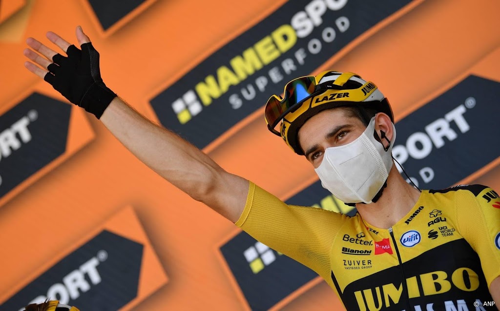 Van Aert profiteert van lekke band Van der Poel