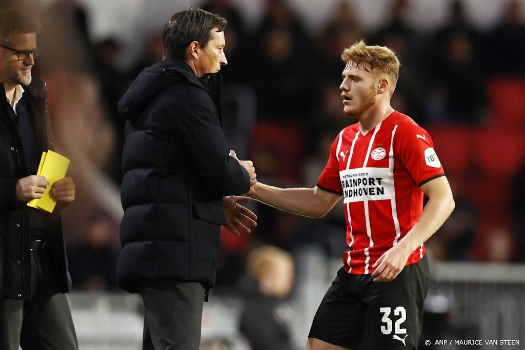 Vertessen en Vinícius vervangen Doan en Bruma bij PSV