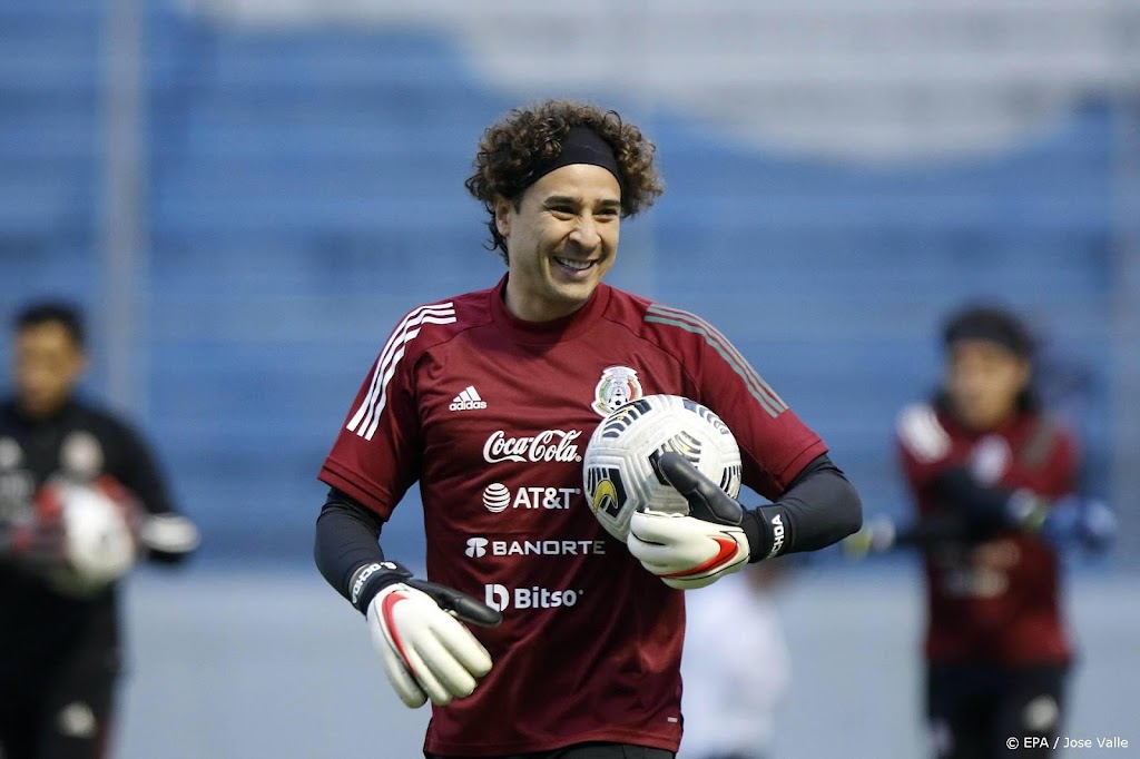 Mexicaanse doelman Ochoa naar Salernitana