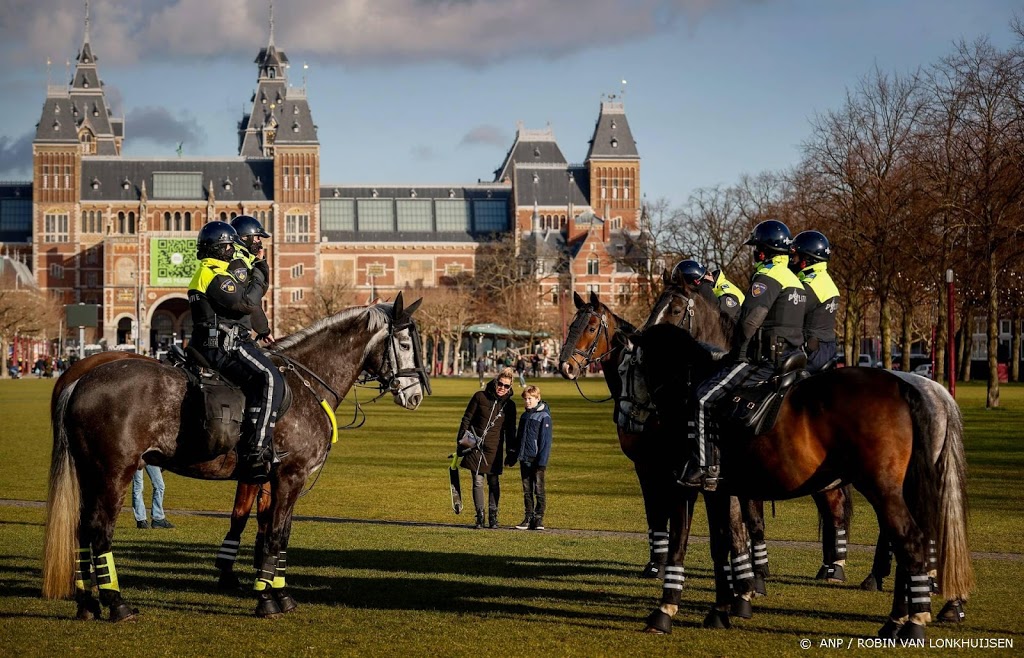 Eerste demonstranten dienen zich aan op Museumplein