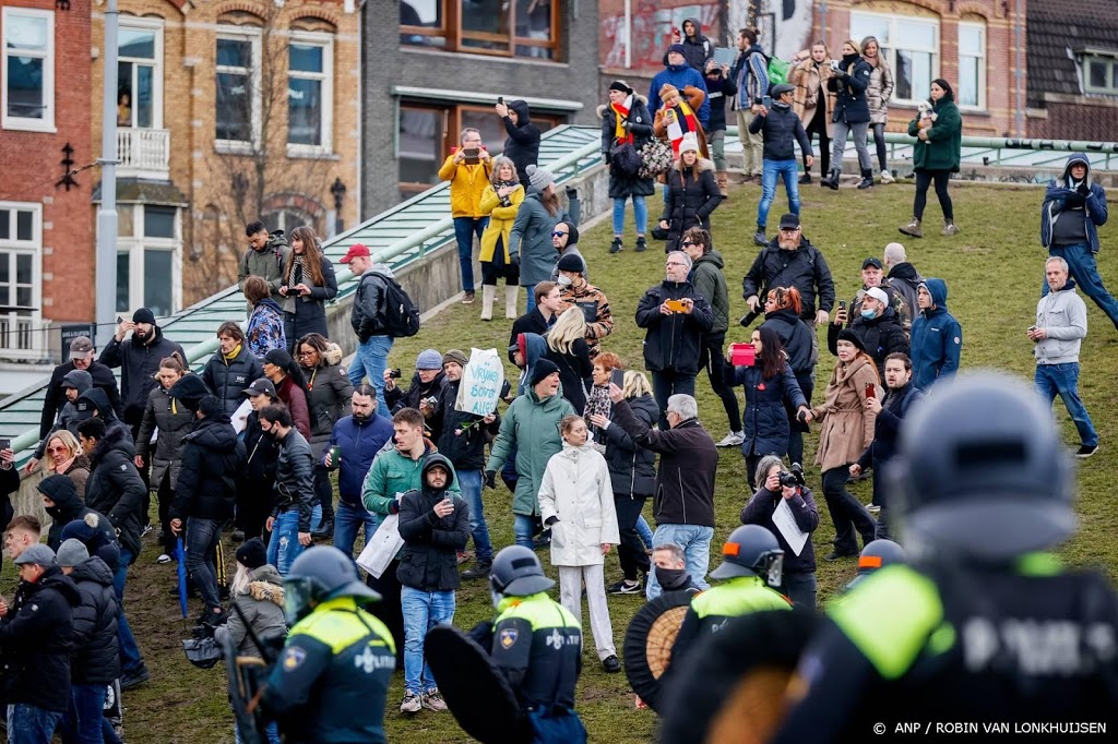 Politie heeft Museumplein A'dam ontruimd, veel demonstranten weg