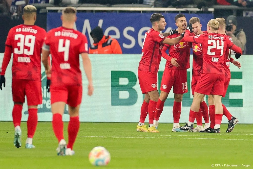 Leipzig haalt uit bij Schalke en staat voorlopig tweede
