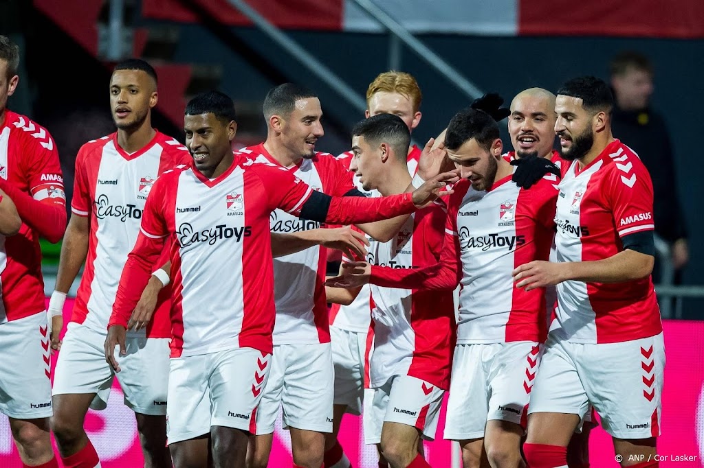 PSV lijdt bij FC Emmen (1-0) opnieuw puntenverlies in Eredivisie