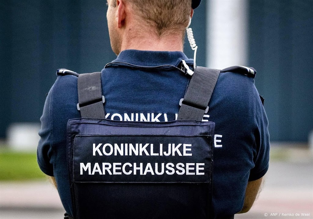 Onderzoek in vliegtuig op Eindhoven Airport om verdachte situatie