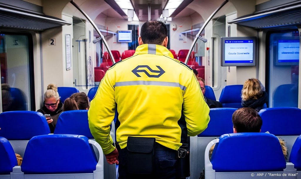 Man zonder vervoersbewijs slaat NS-controleur