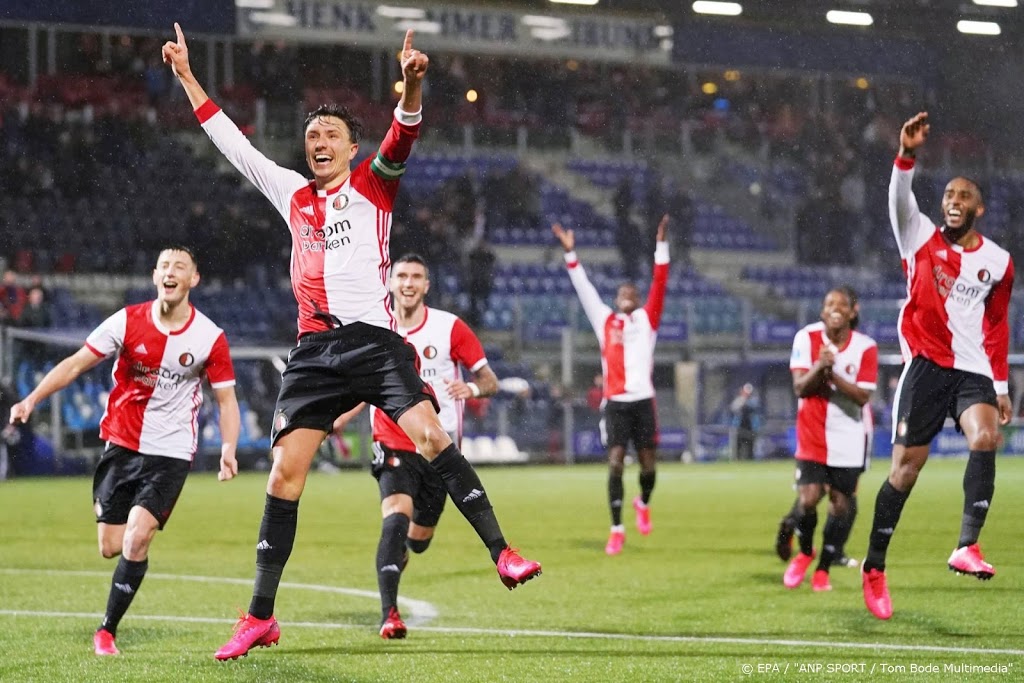 Aanvoerders eredivisie applaudisseren voor fans
