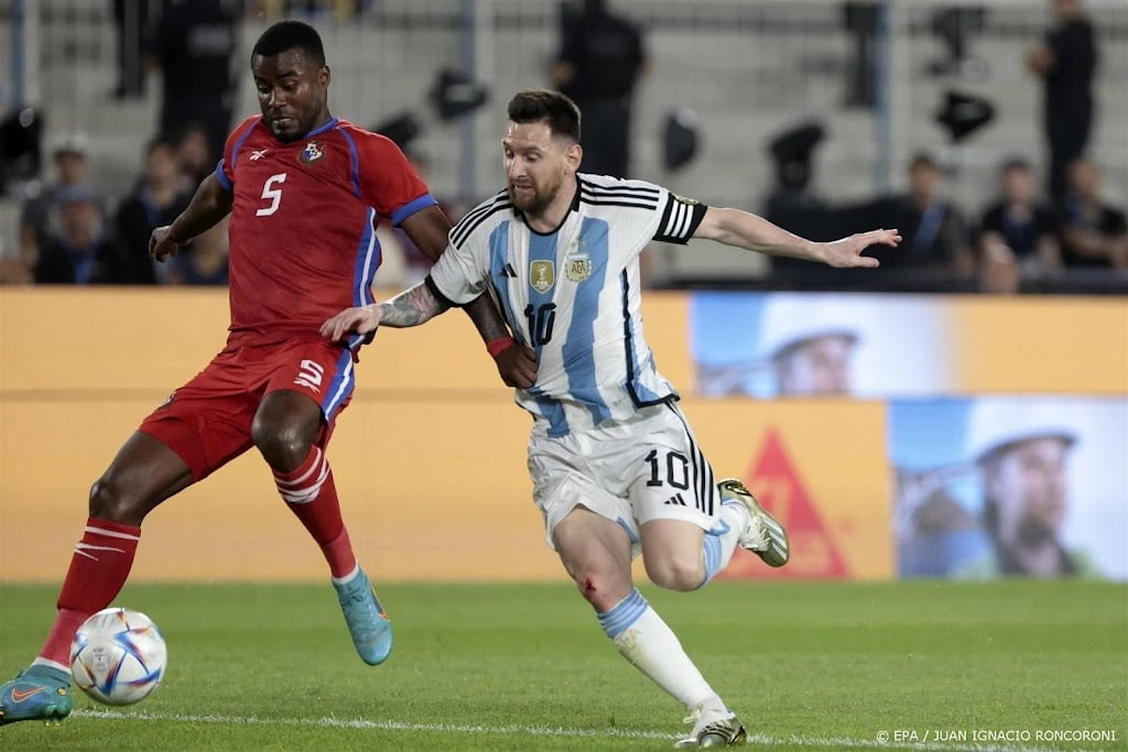 Argentinië viert wereldtitel met oefenzege en 800e doelpunt Messi