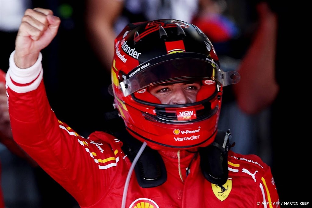 Sainz wint kort na blindedarmoperatie Grote Prijs van Australië