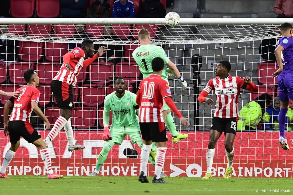 PSV verslaat FC Groningen en stelt kampioensfeest Ajax uit