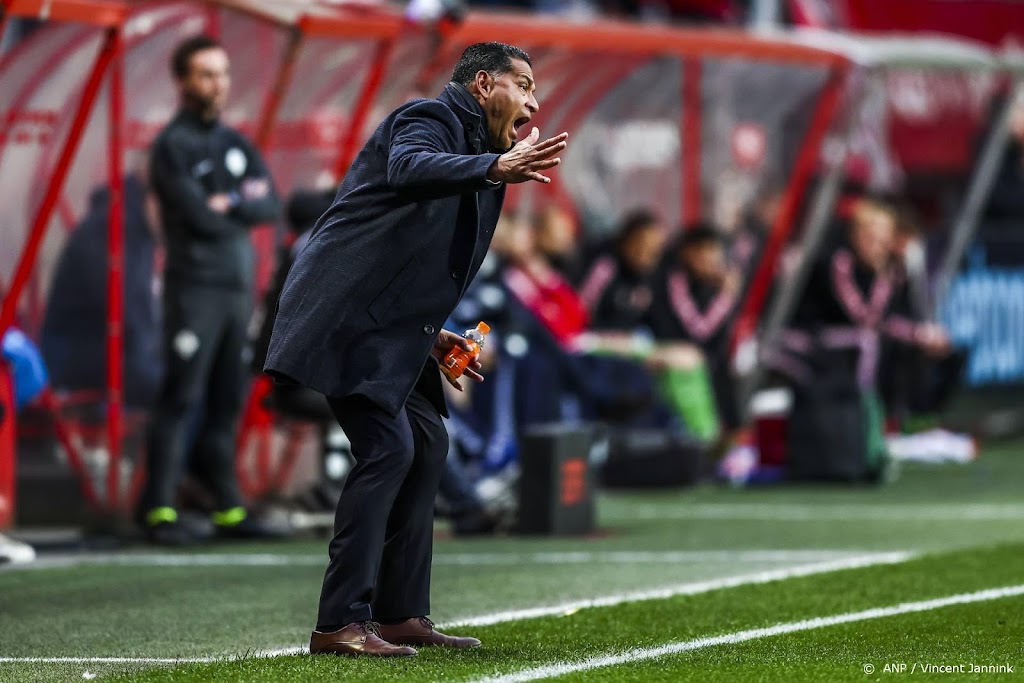 Trainer Fraser stapt vier duels voor het einde op bij Sparta