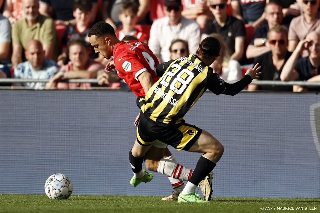 PSV'ers 'allemaal kapot' van zware knieblessure linksback Dest