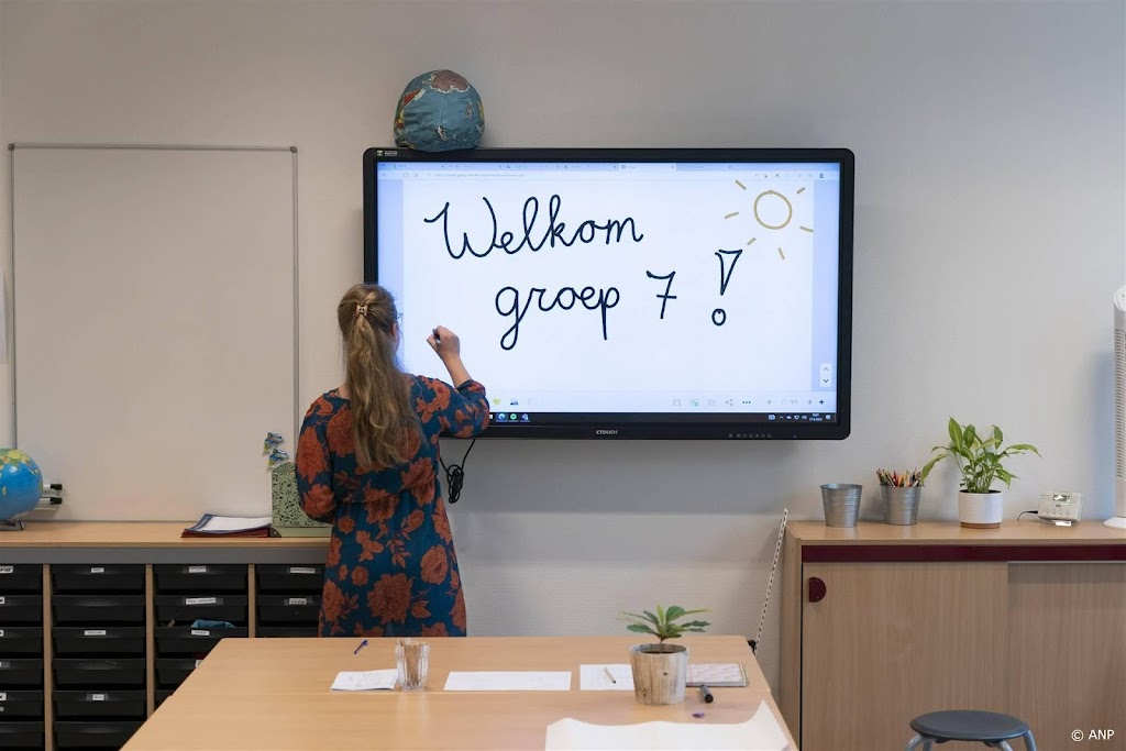 Driekwart hbo-stages onderwijs is onbetaald, Dijkgraaf ontstemd